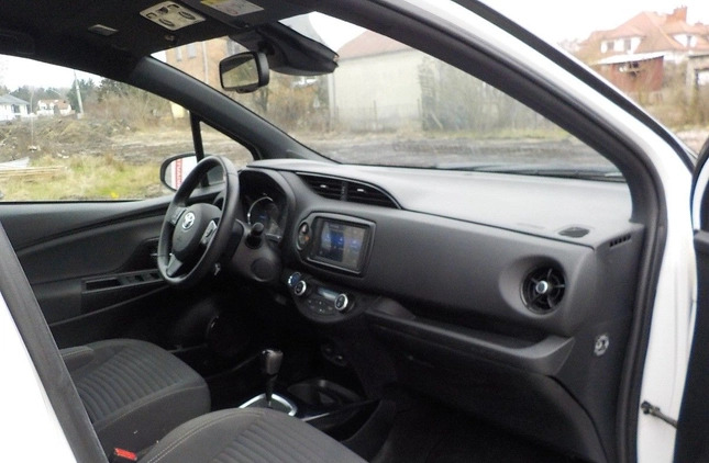 Toyota Yaris cena 32900 przebieg: 49871, rok produkcji 2019 z Stąporków małe 436